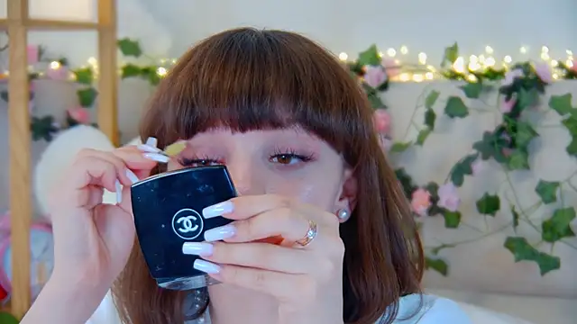 ElisabethDavis online show from March 31, 8:09 pm