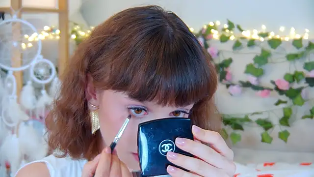 ElisabethDavis online show from April 17, 6:10 pm