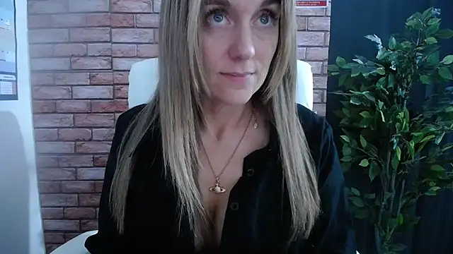Snapshot of HarleyRebz chatting on October 16, 7:00 am HarleyRebz online show from October 16, 7:00 am