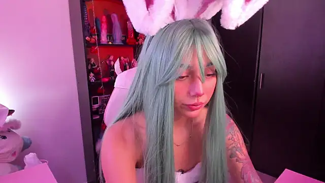 amber yull online show from April 5, 3:22 pm