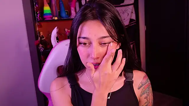 amber yull online show from June 12, 2:36 pm