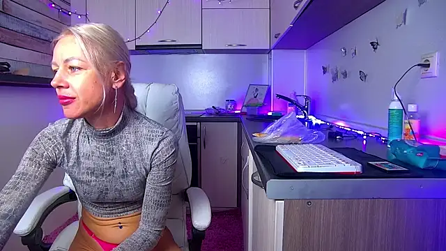 Skinny Nally online show from April 8, 1:19 am