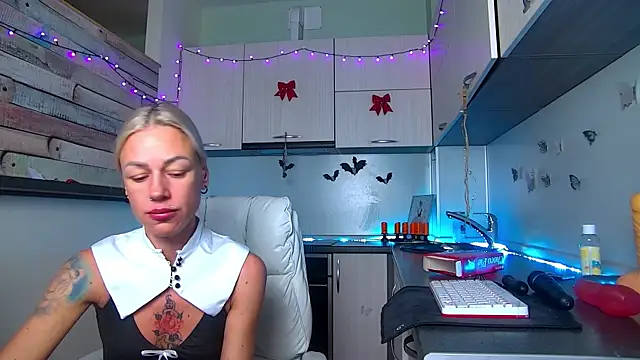 Skinny Nally online show from January 7, 1:20 am