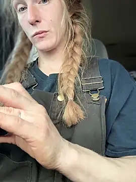 GoldenFlameGoddess online show from February 8, 8:12 pm