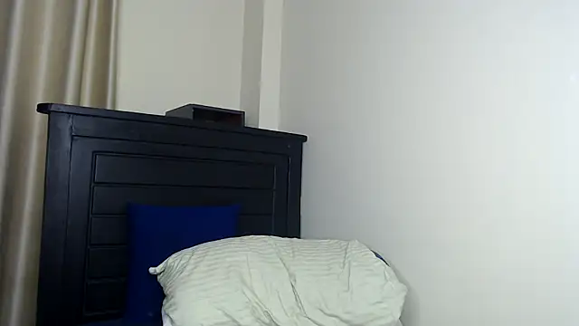 NIKKIE LOVE online show from February 5, 3:15 pm