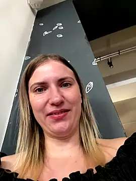 Snapshot of secretcrazy69 chatting on September 13, 10:34 am secretcrazy69 online show from September 13, 10:34 am