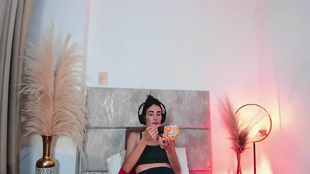 Snapshot of Nina_Cavaali chatting on October 2, 7:08 pm Nina Cavaali online show from October 2, 7:08 pm