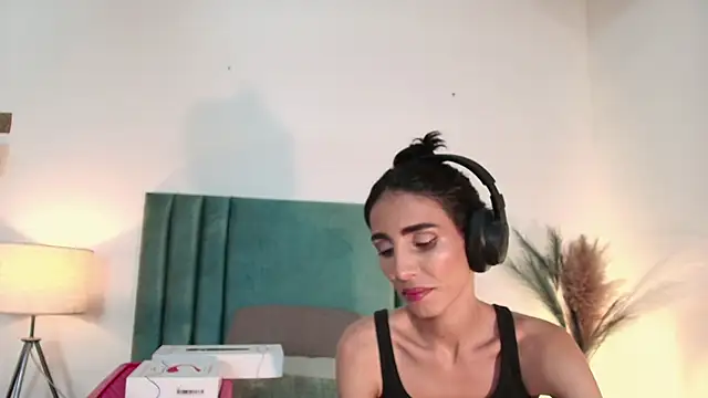 Snapshot of Nina_Cavaali chatting on September 23, 6:28 pm Nina Cavaali online show from September 23, 6:28 pm