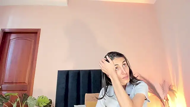 Nina Cavaali online show from November 17, 6:19 pm