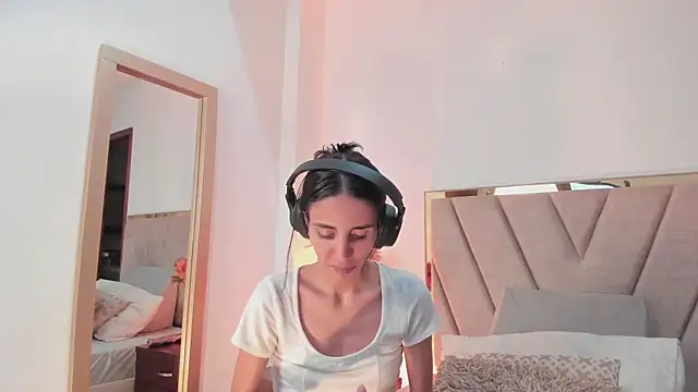 Snapshot of Nina_Cavaali chatting on October 6, 6:23 pm Nina Cavaali online show from October 6, 6:23 pm