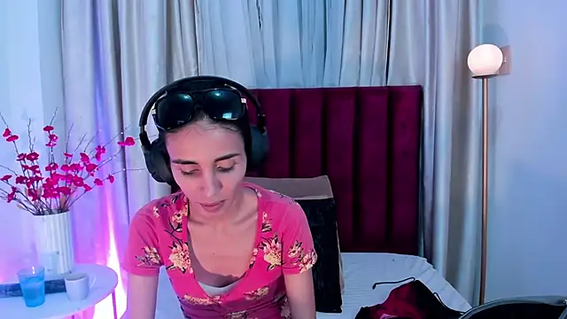 Snapshot of Nina_Cavaali chatting on October 9, 6:34 pm Nina Cavaali online show from October 9, 6:34 pm