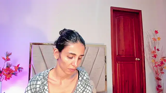 Snapshot of Nina_Cavaali chatting on October 20, 6:33 pm Nina Cavaali online show from October 20, 6:33 pm