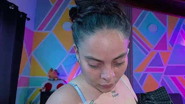 Cuttiealice online show from September 24, 5:45 pm