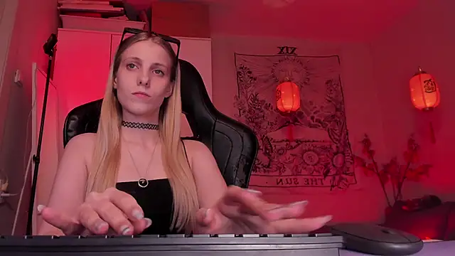 Anna Fink online show from April 22, 9:01 pm