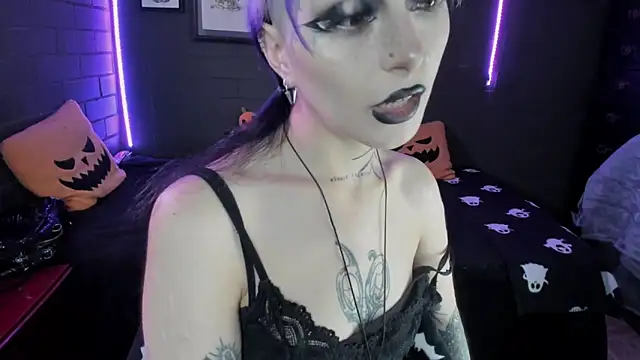 Snapshot of insania_9999_ chatting on September 22, 4:38 pm insania 9999 online show from September 22, 4:38 pm