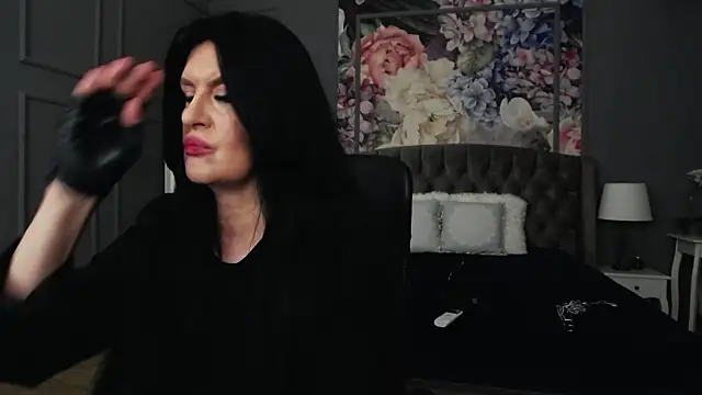 DomMelissaW online show from September 30, 8:13 pm