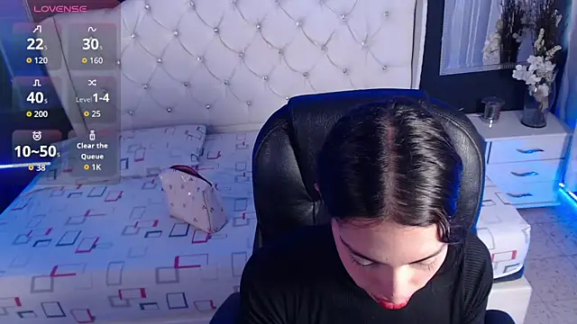 LiaVillalobos online show from October 1, 1:05 pm