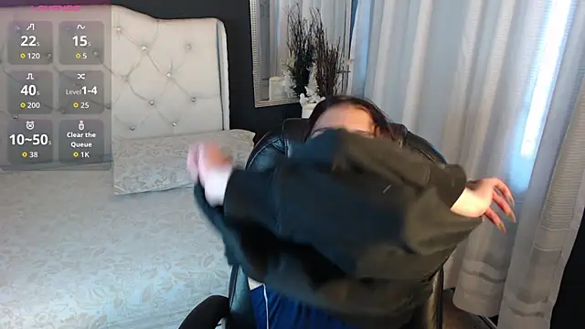 LiaVillalobos online show from October 22, 2:00 pm