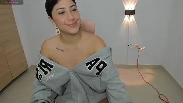 isabella thomsonp online show from October 14, 8:33 pm