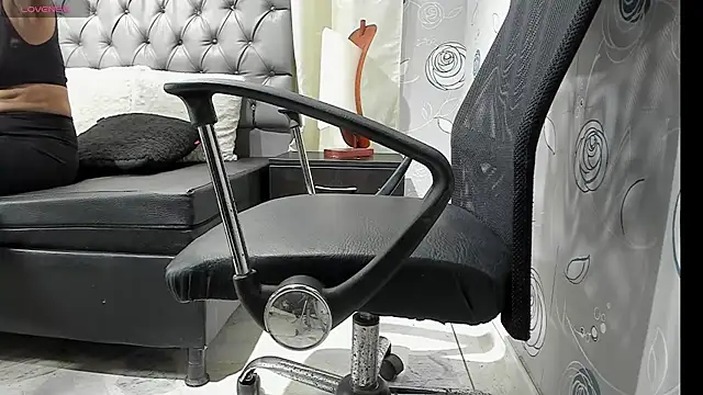 luna evaa online show from October 6, 2:12 pm