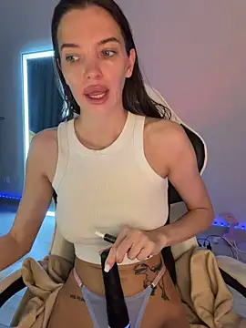 julia fly online show from April 10, 6:30 am