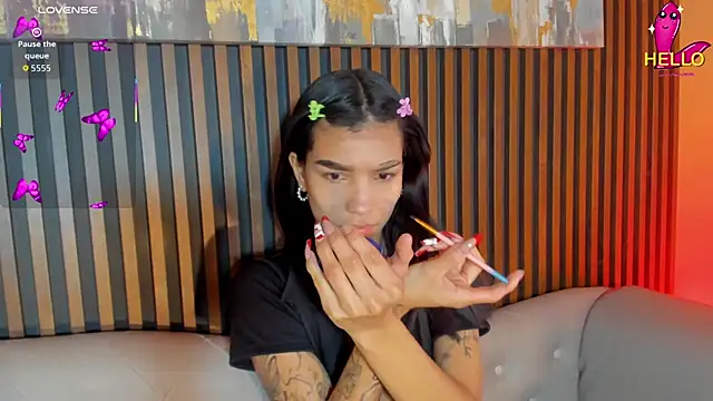 LauraAristizabal online show from December 18, 12:54 pm