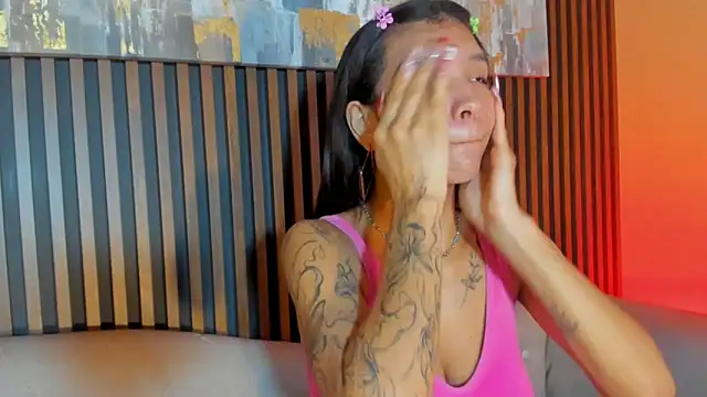 LauraAristizabal online show from December 17, 12:53 pm