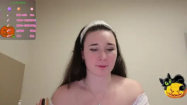 Snapshot of MaryHillx chatting on October 18, 5:48 pm MaryHillx online show from October 18, 5:48 pm
