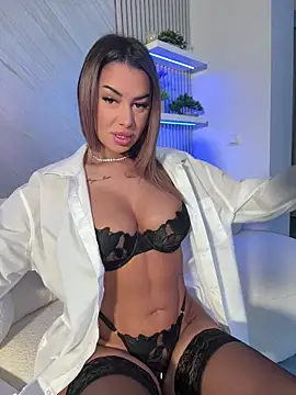 KirstieVegas online show from March 14, 7:15 pm