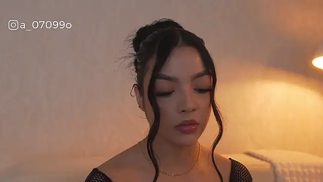 sarah hiill online show from February 22, 12:00 am