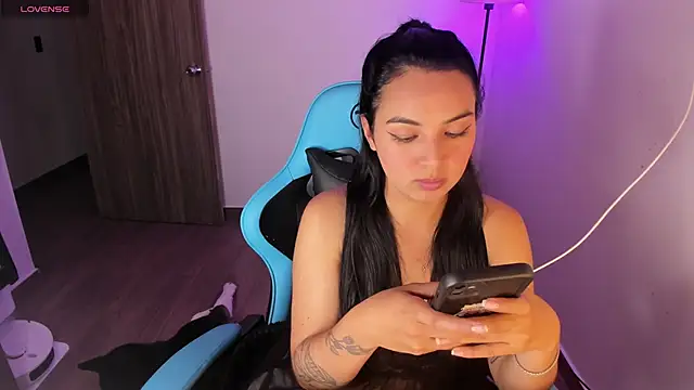 Emily Nicole online show from March 27, 1:18 am