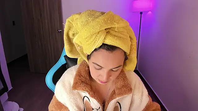 Emily Nicole online show from February 12, 1:40 am