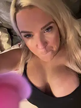 Bustyblondebabe32 online show from February 18, 4:28 pm