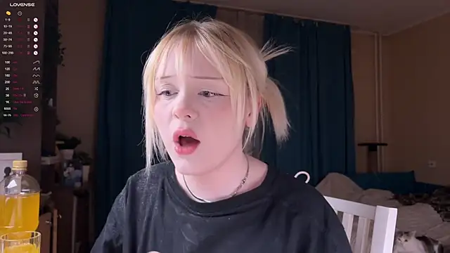 LisaLaas online show from February 27, 7:35 pm