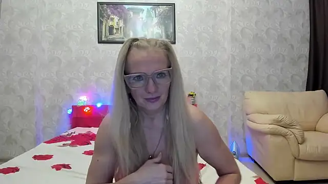 TrueFoxyyy online show from March 9, 4:32 pm