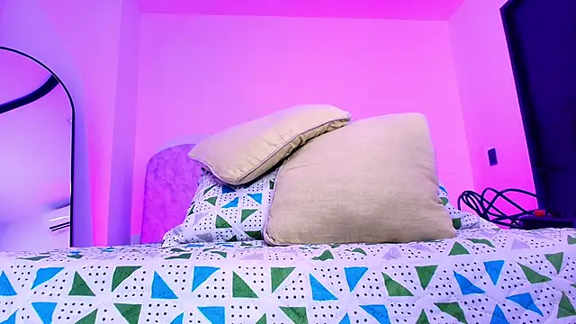 naomi kyse online show from November 21, 3:08 am