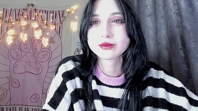 Snapshot of Holy420lolii chatting on October 27, 6:57 pm Holy420lolii online show from October 27, 6:57 pm