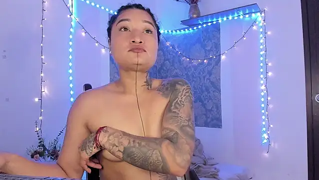 Eva Lee  online show from March 11, 10:08 am