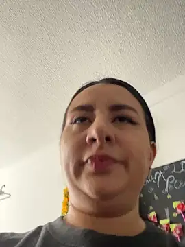 Abril Luv online show from October 10, 1:38 pm