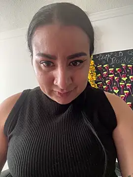 Abril Luv online show from October 1, 1:16 pm