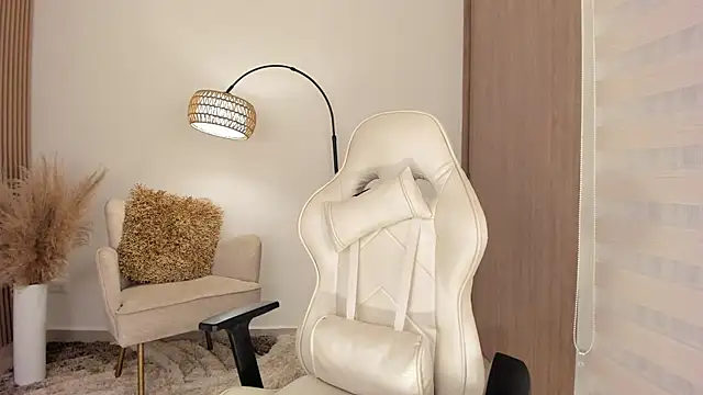 wandathompson  online show from September 30, 11:05 am