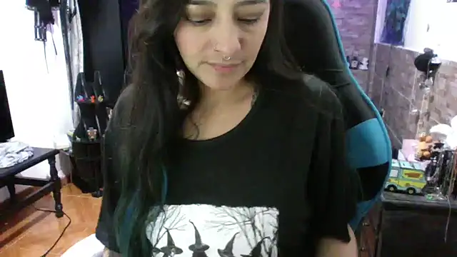 Snapshot of AngelaQueen_ chatting on October 15, 6:10 pm AngelaQueen online show from October 15, 6:10 pm