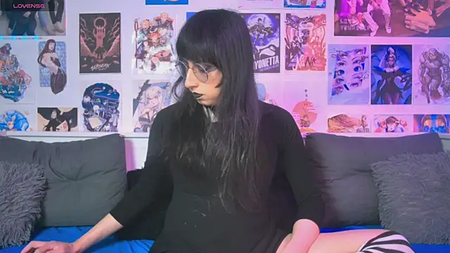 snowblack  online show from November 1, 4:55 pm