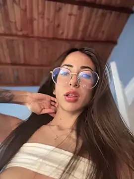 Snapshot of lauravasquez chatting on September 29, 3:06 pm lauravasquez online show from September 29, 3:06 pm