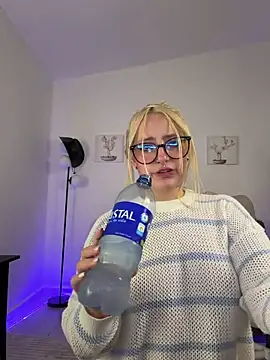 Megan lu2 online show from April 13, 8:04 am