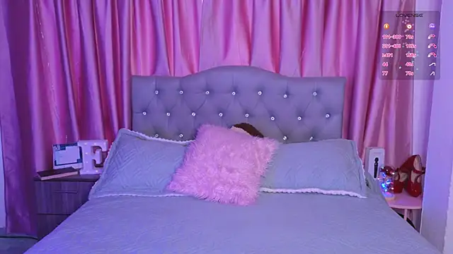 Emiily Scott1 online show from October 22, 9:31 pm