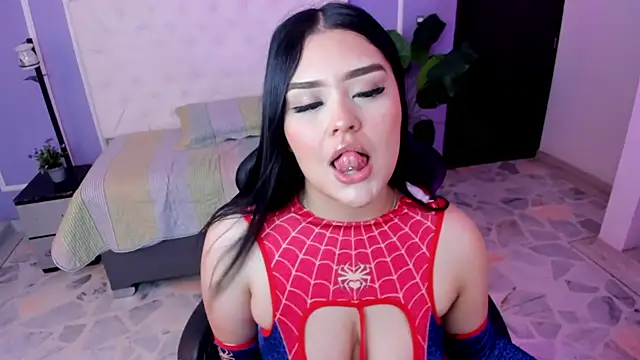 martinasaez online show from April 8, 8:11 pm