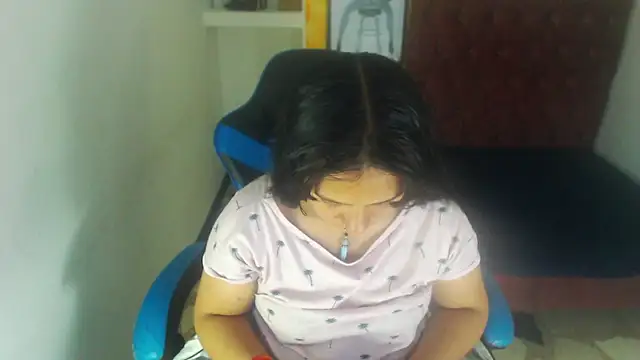 Snapshot of Charis_21 chatting on October 2, 1:32 am Charis 21 online show from October 2, 1:32 am