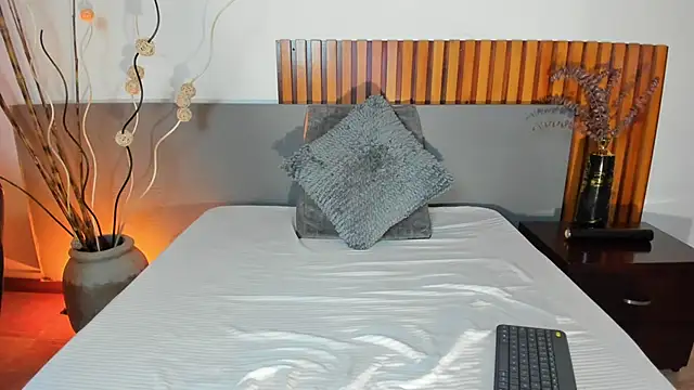 NoraDasilva online show from December 23, 12:14 am