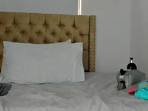 KeryHillson online show from September 27, 3:41 pm